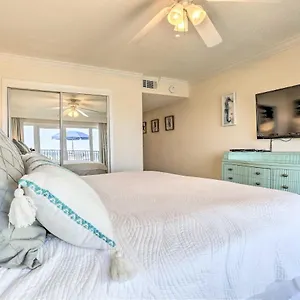  Apartment Miramar Retreat - Beachfront And Poolside